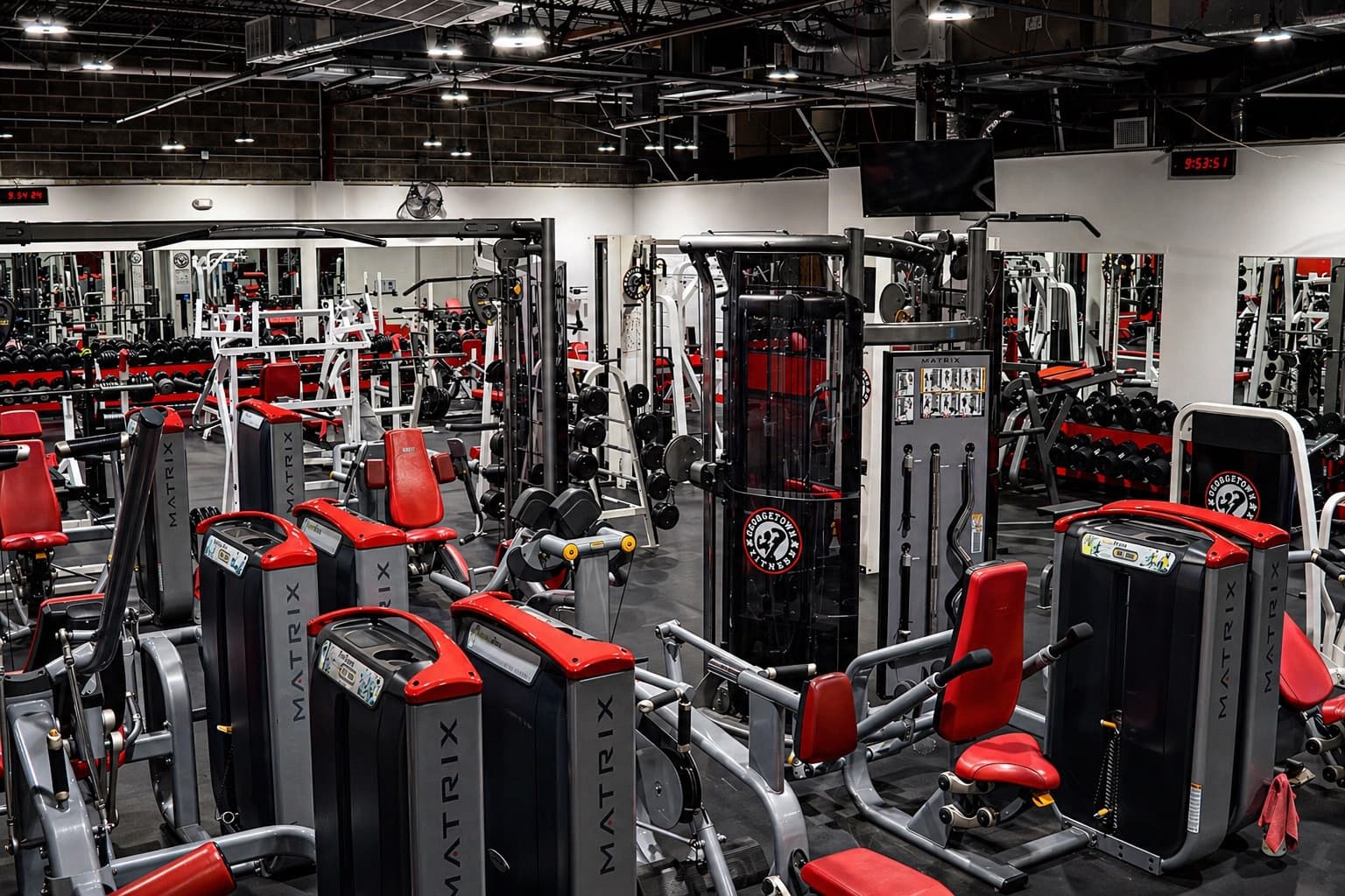 Cable station and plate-loaded equipment at Georgetown Fitness