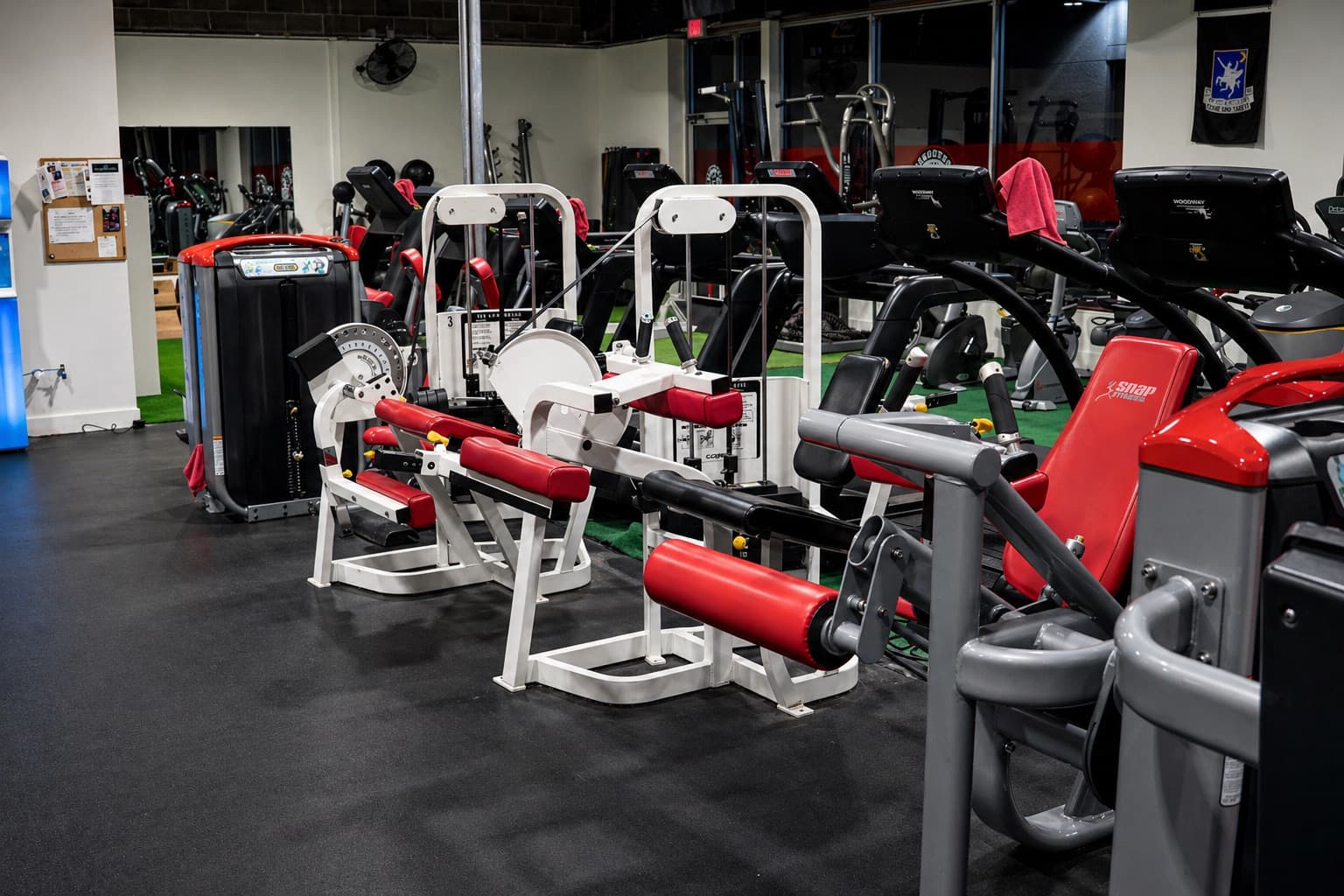 Strength equipment and mirrors at Georgetown Fitness