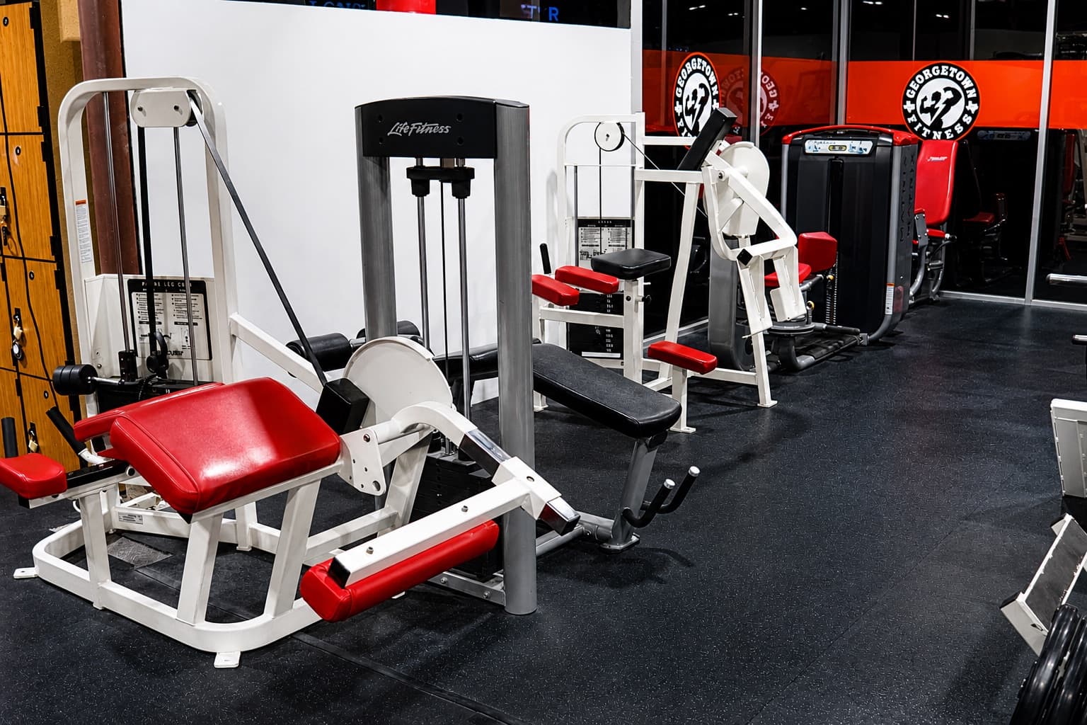 Training machines and weight stations in the facility
